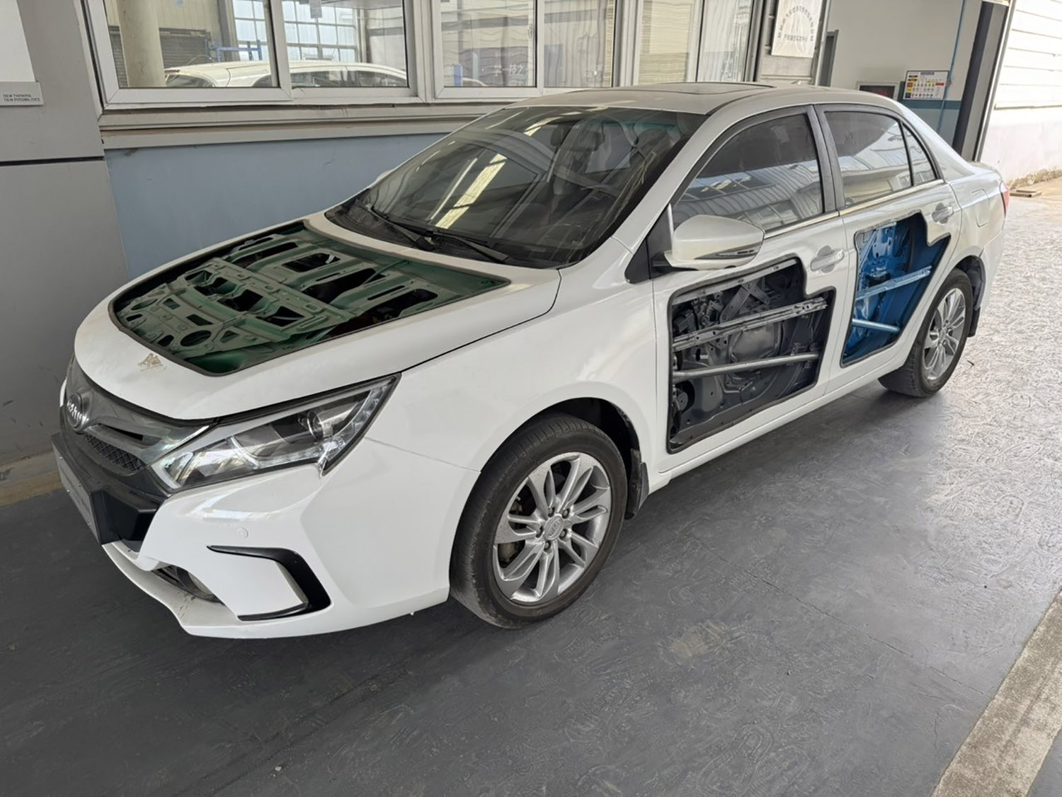 比亚迪秦实训车