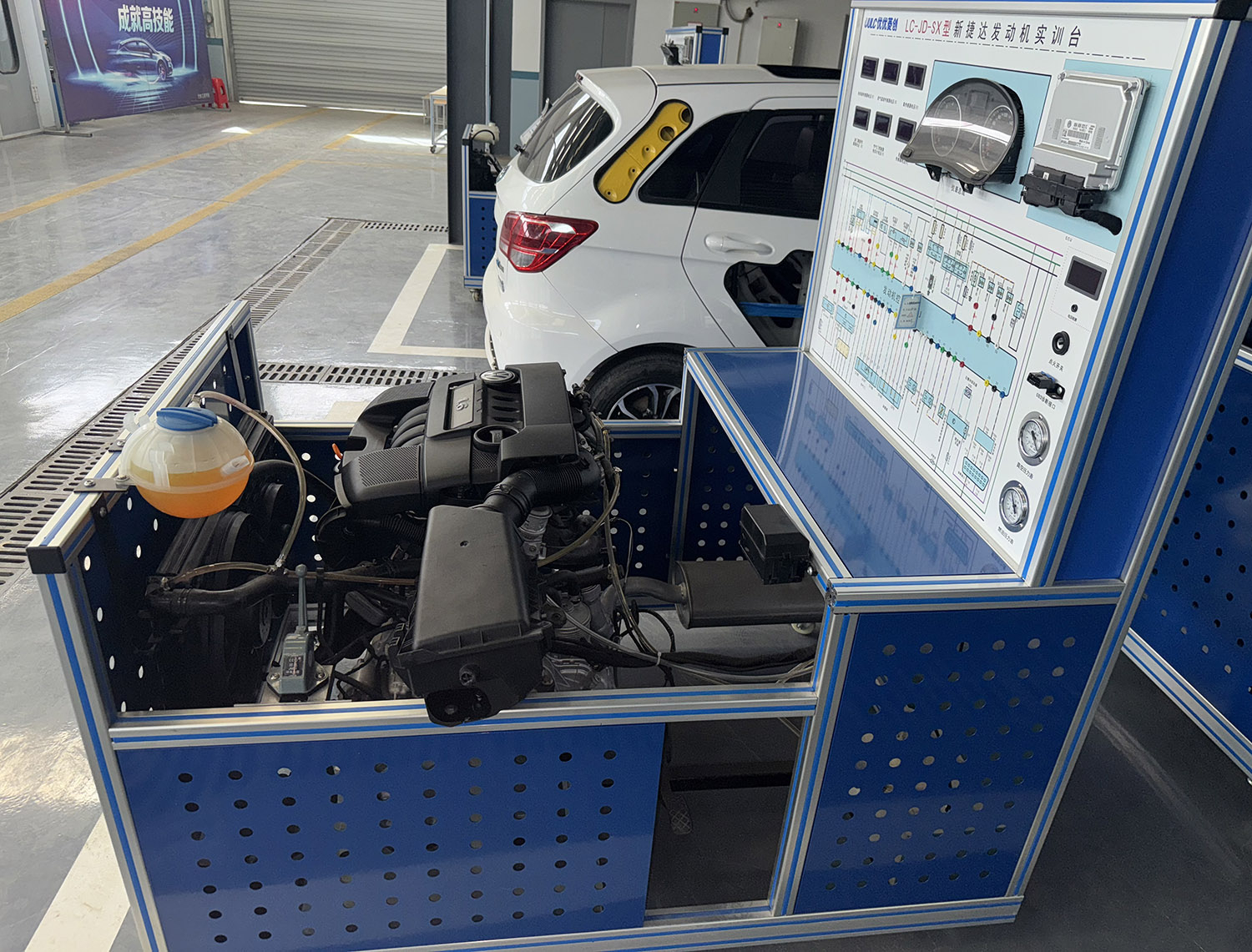 LC-JD-5X型新捷达发动机实训台